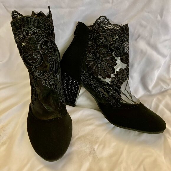 New, Unworn, SZ 7.5, BLACK Suedette & Appliqued Lace Booties - Picture 5 of 7